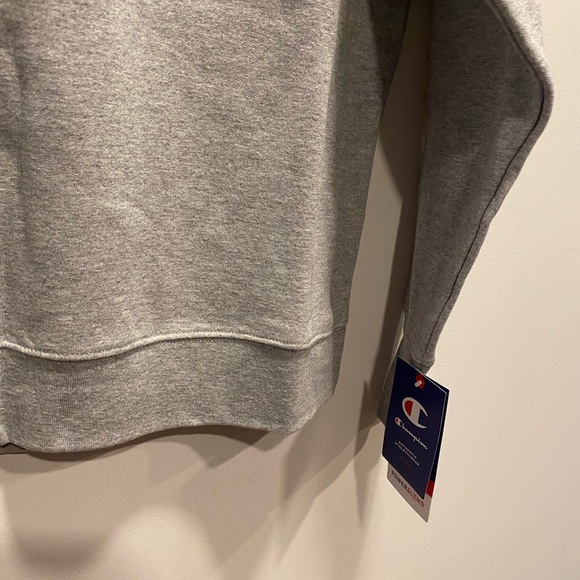 Champion Women's PowerBlend Graphic Crew Neck Pullover - Size Medium - Picture 4 of 4